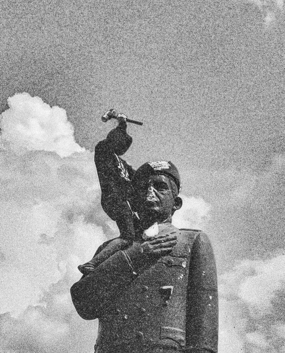 La fotocopia de un libro de historia de Venezuela en el 2050