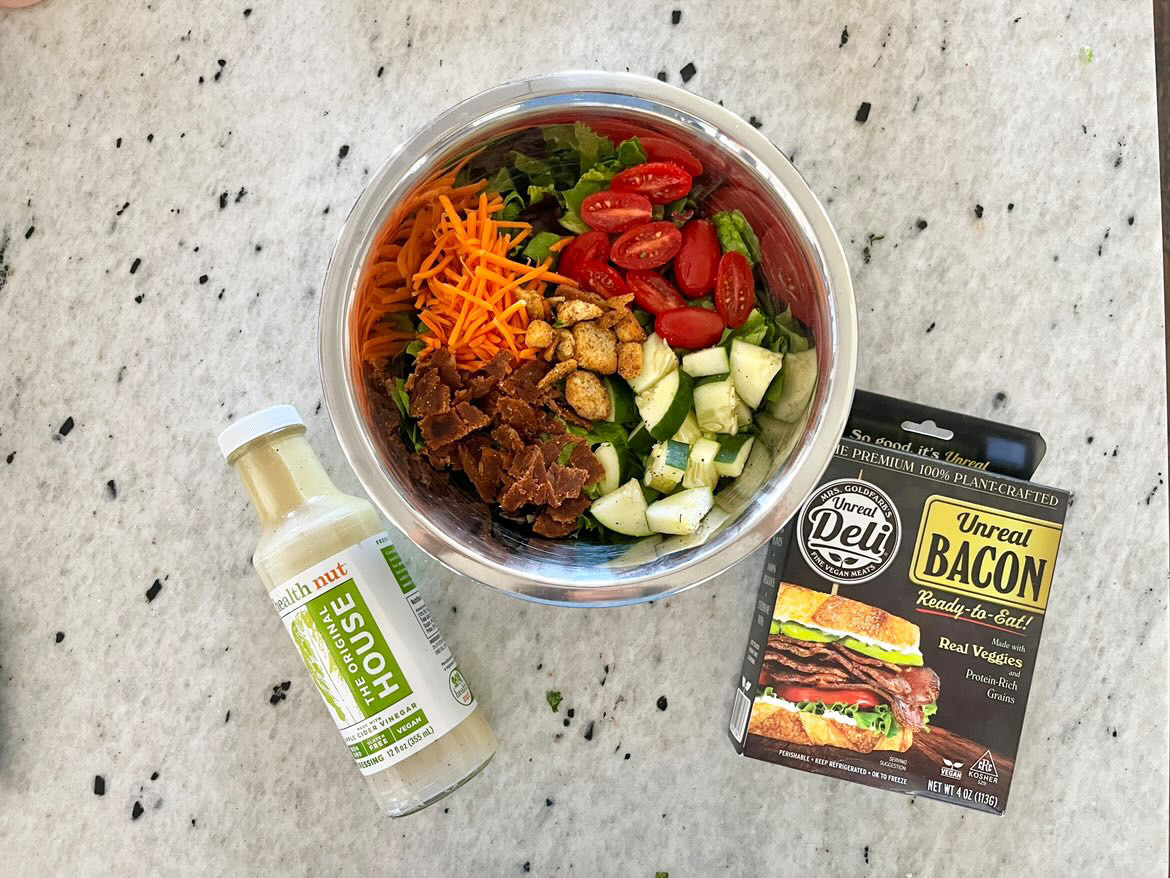 UnrealDeli's tweet photo. Our vegan Bacon is so epic, it can’t help but steal the show.

📸@@mskrysdavis

#UnrealDeli #MakeItUnreal #Bacon #Cobb #CobbSalad #VeganBacon
#BaconRevolution #PlantBasedBacon #UnrealBacon https://t.co/7U0bkwlg4T