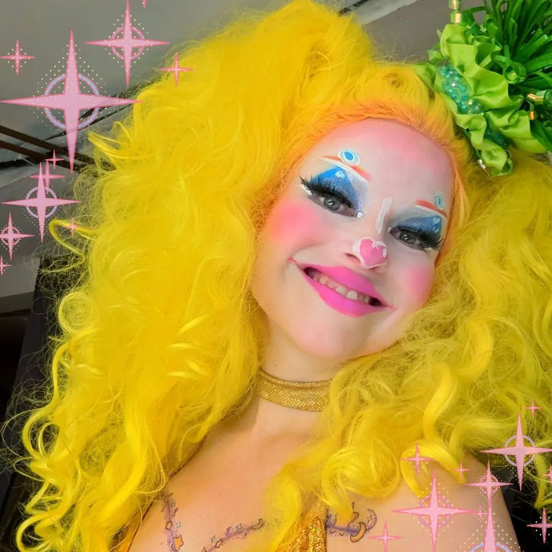 POV you're the leftover cheese in my Showbag 😍
😜🧀🥪
Ty to @standupstripdownchicago for letting me shimmy &amp; giggle on stage 🌟🤗 instagr.am/p/C-BmY6dPKyg/