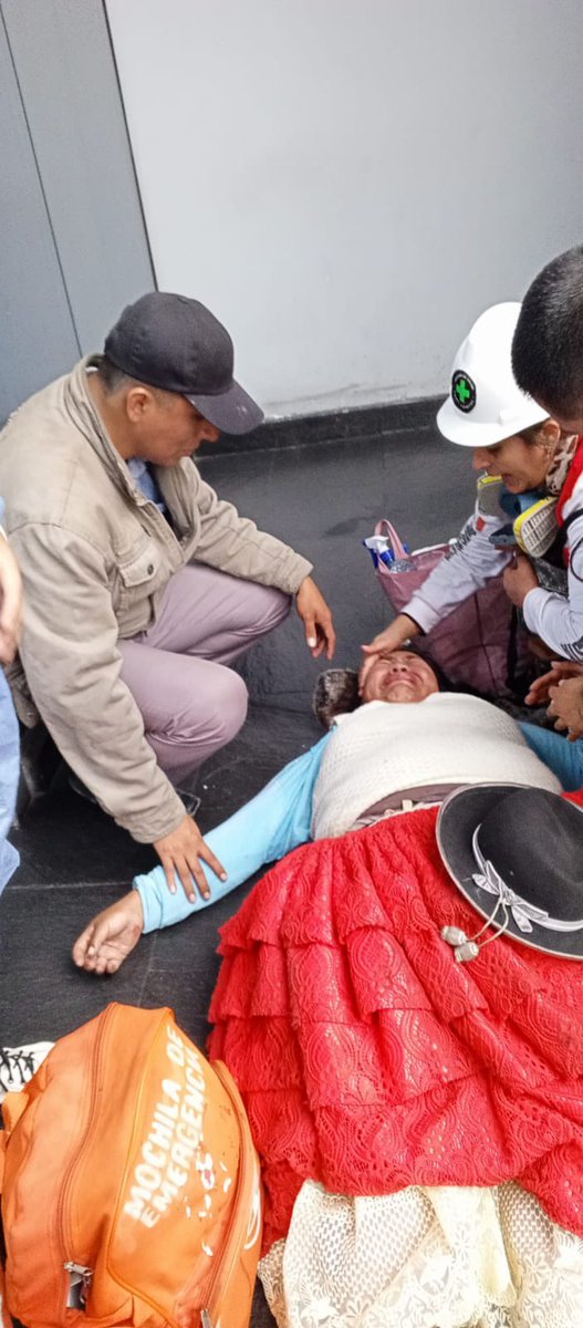 ContranoticiaPe's tweet photo. #URGENTE | Violentas detenciones durante la finalización de las protestas. Se reportan cuatro detenidos, y varios heridos, entre ellos, María Antay y Samuel Rodríguez, quien sufre de epilepsia y fue golpeado en la cabeza y abdomen. https://t.co/aac7lyGr4a
