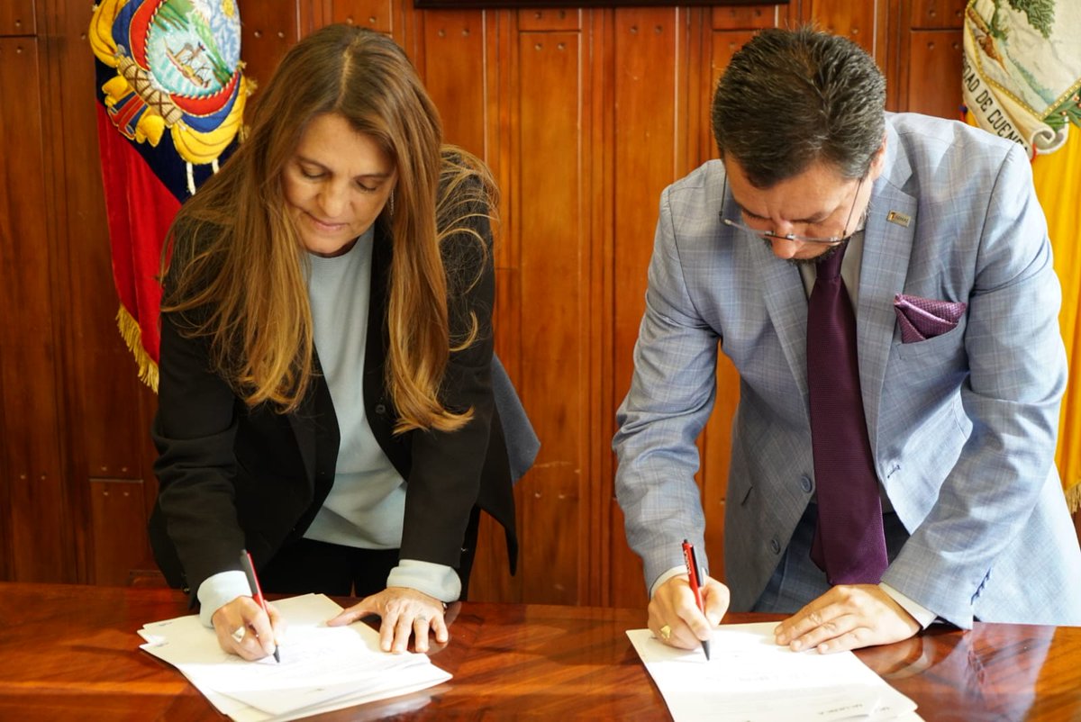 #GestiónUCuenca | Firmamos el convenio marco entre la #UCuenca y la Asociación Ecuatoriana de Jueces Magistrados, consolidando una alianza para el desarrollo profesional y académico en el ámbito judicial.