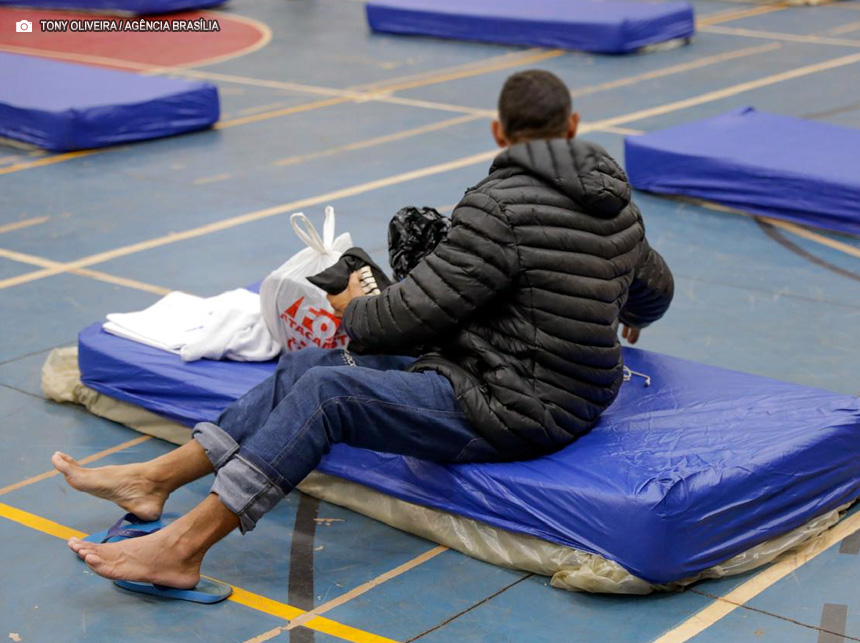 PDNewsBR's tweet image. GDF vai reservar vagas de emprego em serviços e obras públicas para pessoas em situação de rua

politicadistrital.com.br/2024/07/29/gdf…

#PessoaSituaçãoDeRua #VulnerabilidadeSocial #SituaçãoDeRua #Emprego #Serviços #ObrasPúblicas