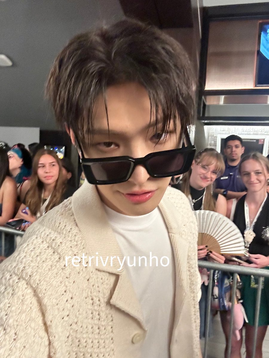 mingkisarchive's tweet photo. when he goes 🕶️ +  ;') https://t.co/mex0mx6S5e