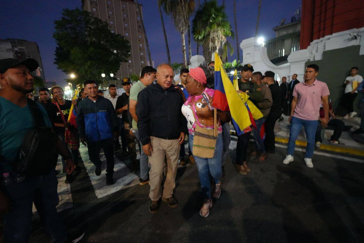 Nosotros vamos a defender la Patria, al Pueblo, a la Revolución Bolivariana y el triunfo del presidente <a href="/NicolasMaduro/">Nicolás Maduro</a>.

¡Nosotros Venceremos! <a href="/dcabellor/">Diosdado Cabello R</a> #29jul #GanóLaPazYLaEsperanza