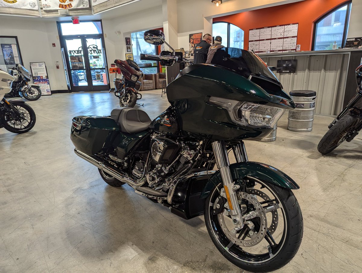 swagger_seven's tweet image. How it started today ... 

@harleydavidson #RoadGlide #AlpineGreen