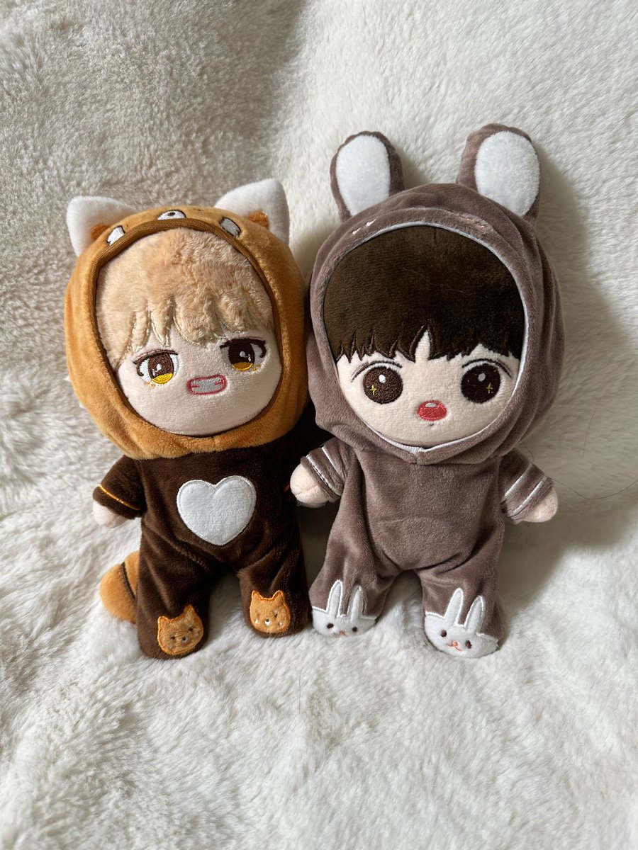 starlighttale's tweet photo. 🐇 🐅 Childhood Taehyung &amp; Jungkook 20cm + Roupas

Valor: 160 cada + frete ou 300 + frete ambos

#BTS JK V Jungkook Taehyung Jimin Hobi JHOPE RM Namjoon Suga Jin Yoongi J-Hope BTS Kpop 20cm doll #방탄소년단 https://t.co/EdW3sQNPAZ