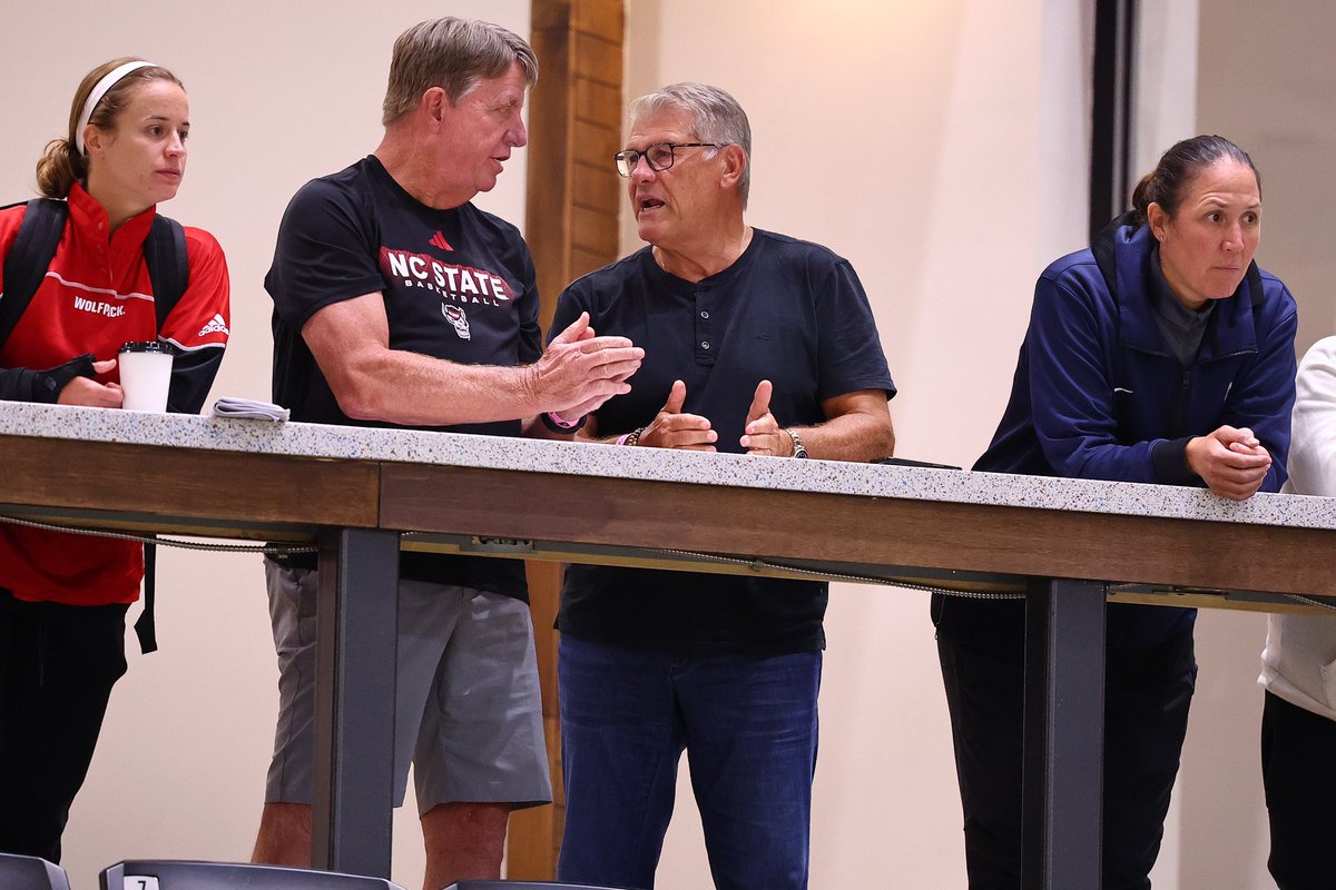 NCAA College Basketball Academy (@thecbbacademy) on Twitter photo Quite the duo spotted at #CBA2024 π
π Geno Auriemma and <a href="/WolfpackWes/">Wes Moore</a> 
#CBBAcademy Quite the duo spotted at #CBA2024 π
π Geno Auriemma and <a href="/WolfpackWes/">Wes Moore</a> 
#CBBAcademy