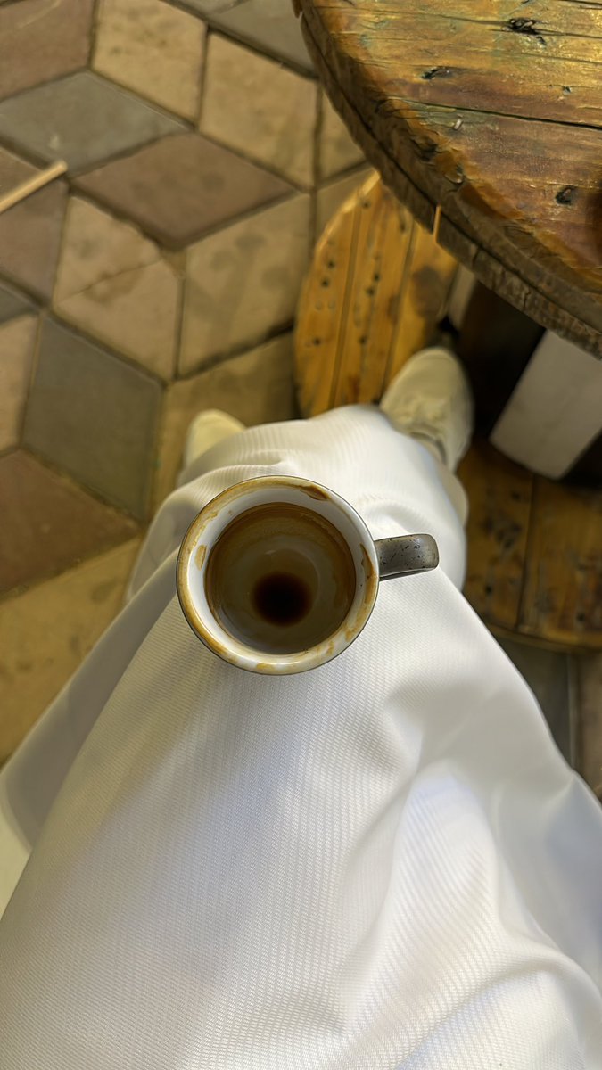 95tn3's tweet photo. "مواجه الدنيا ولوعات الأيام
يبي لها عزم وصبر وespresso" https://t.co/Dg6OmIcU7B