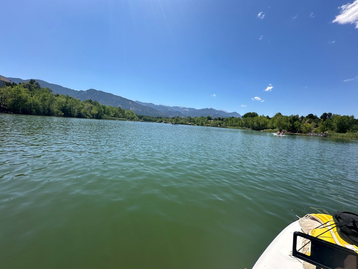 SpringsInsider's tweet photo. Beautiful day at quail lake! #SUPBoarding #ColoradoSprings https://t.co/RRnTAE6aGY