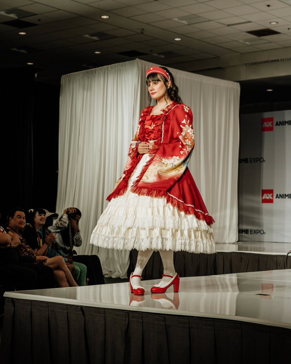 SesameCos's tweet image. At @AnimeExpo I had the opportunity to walk for @HirokoTokumine  for the fashion show! It was my first time walking so there's definitely room for improvement. But practice makes perfect so maybe I should do this more?

Photographers are coconutheadryan and dlpreyno on IG