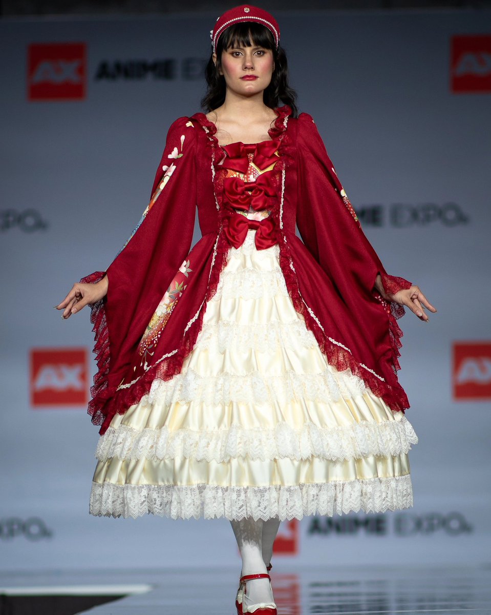 SesameCos's tweet image. At @AnimeExpo I had the opportunity to walk for @HirokoTokumine  for the fashion show! It was my first time walking so there's definitely room for improvement. But practice makes perfect so maybe I should do this more?

Photographers are coconutheadryan and dlpreyno on IG