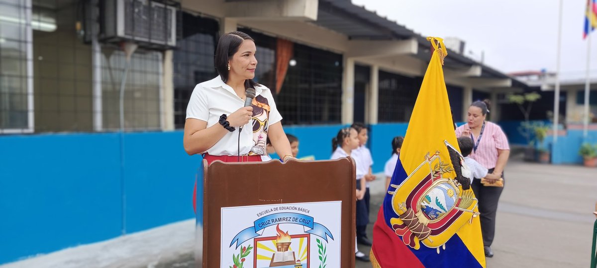 loayza_feijoo's tweet photo. [HOY] En la UE Cruz Ramírez de Cruz reflexionamos sobre el compañerismo como la base para construir una sociedad más justa y equitativa. Así que hicimos un compromiso, ser compañeros de verdad, apoyarnos mutuamente y trabajar juntos por un futuro mejor @AlegriaCrespo https://t.co/Sw5oLxHCLR