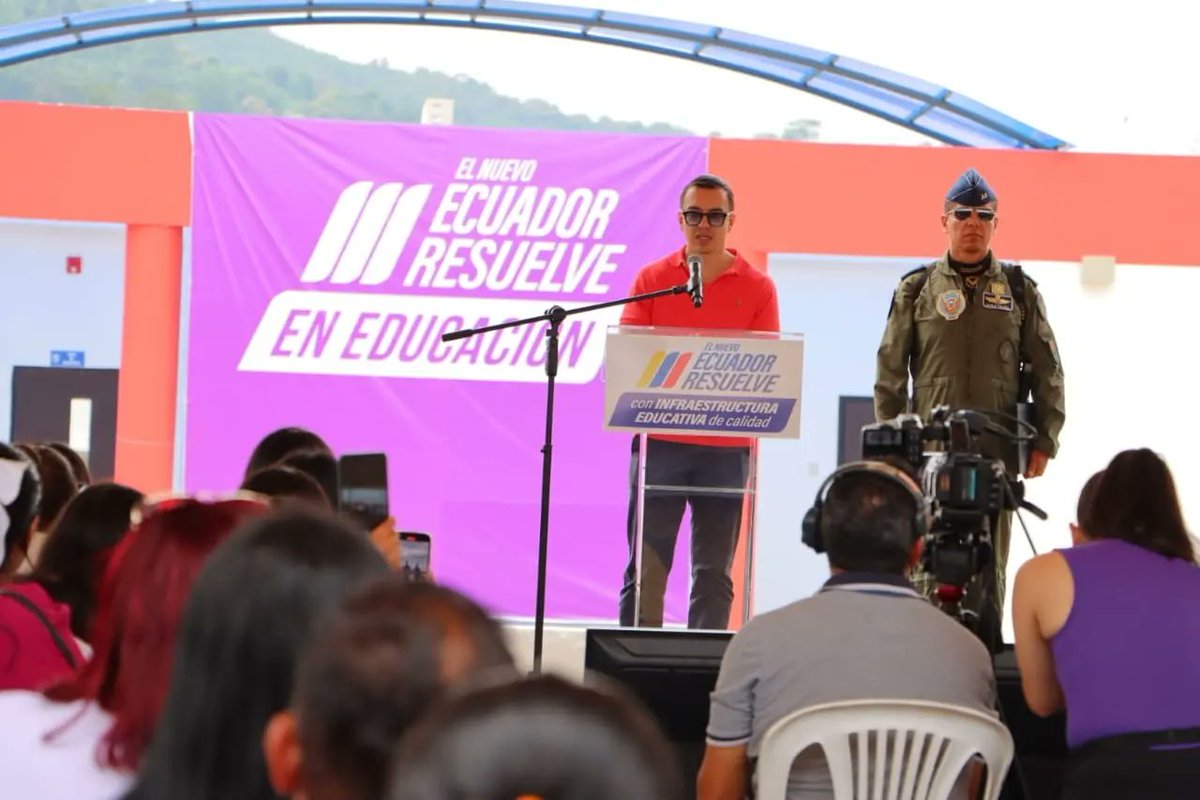 GoberManabi's tweet photo. LUEGO DE AÑOS DE ABANDONO DE OTROS GOBIERNOS, EL PRESIDENTE NOBOA ENTREGÓ LA UNIDAD EDUCATIVA MAYOR CAMPOZANO, EN PAJÁN

Link: https://t.co/LrtsF2WCt4 https://t.co/YTkQf6dp4B