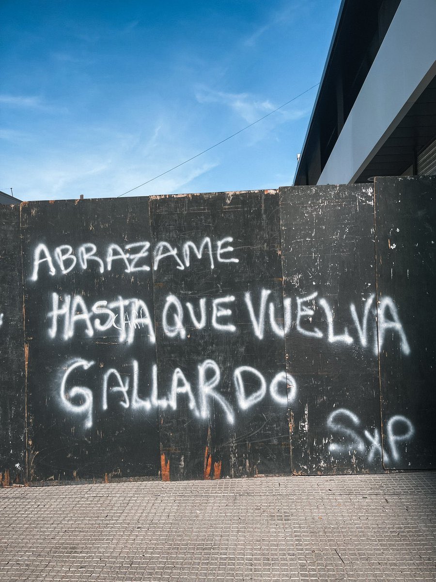 El abrazo se esta por terminar