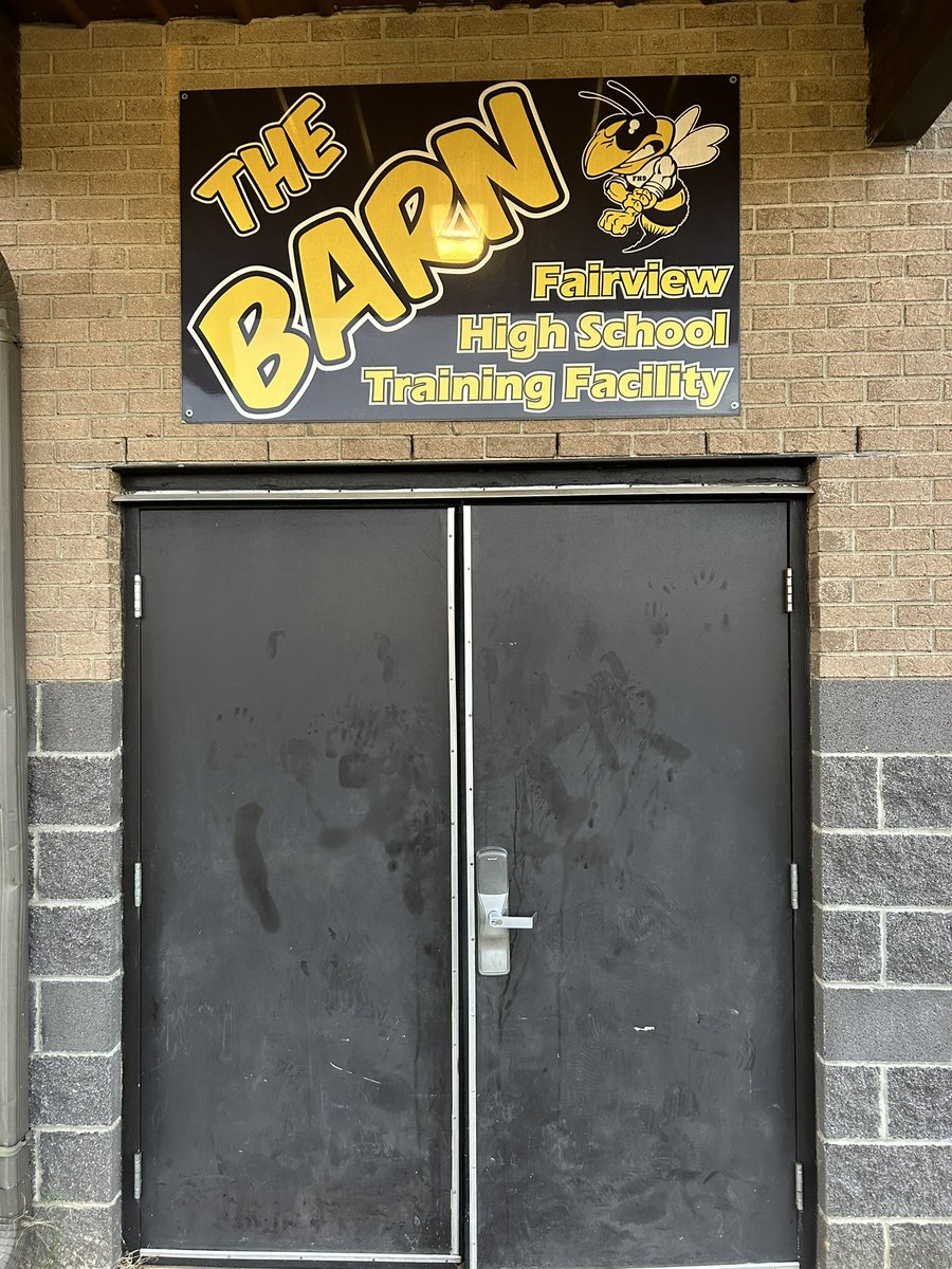 Monday starts here
#JacketPride #RecruitTheView