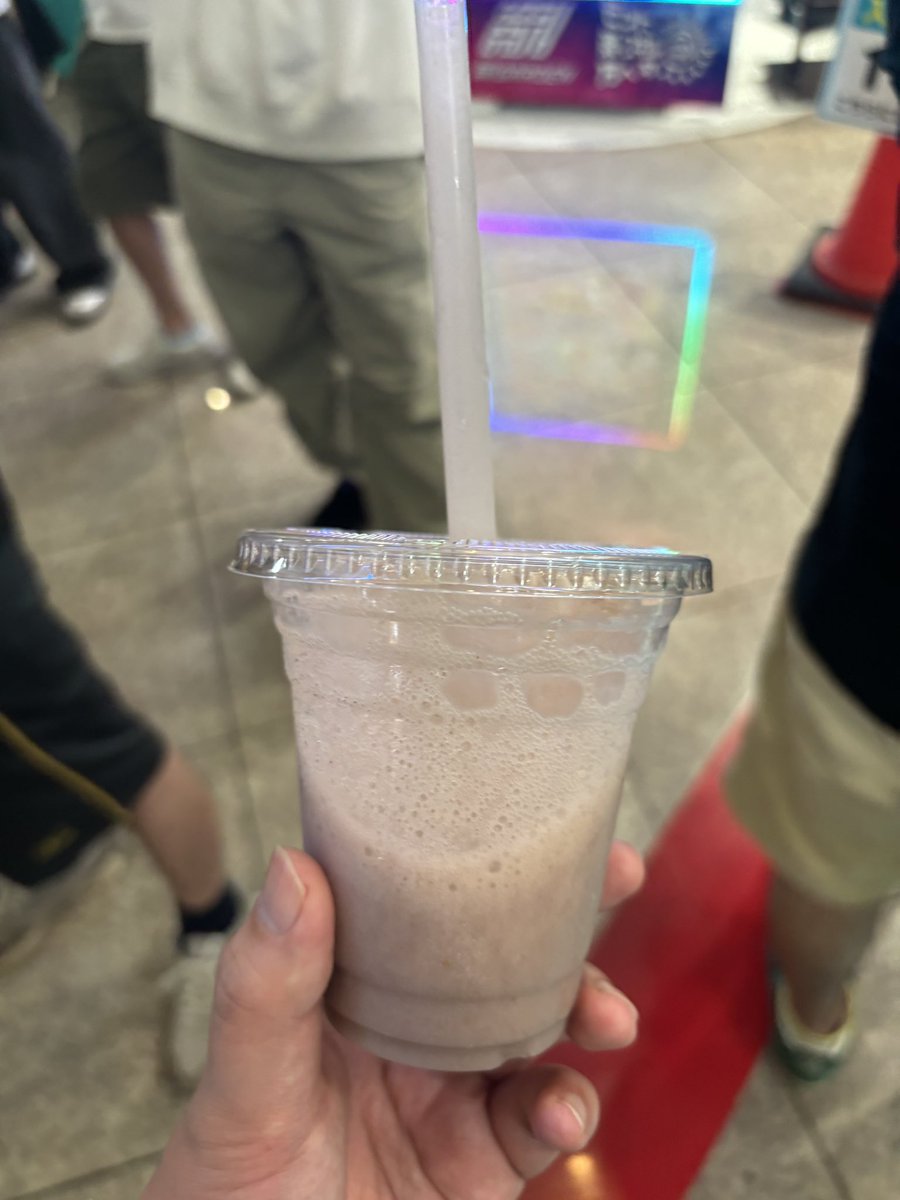 janjan_sps's tweet photo. 店舗さんにスムージー屋さん来てて
いちご飲んでみたら激うま！！🍓 https://t.co/ebDLIAHBQF