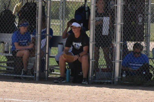 Happy Birthday Coach Mo! 

Not only a fearless leader who is always putting the team before herself, but someone who embodies the culture and beliefs that she/we preach.

Have a great birthday🎉