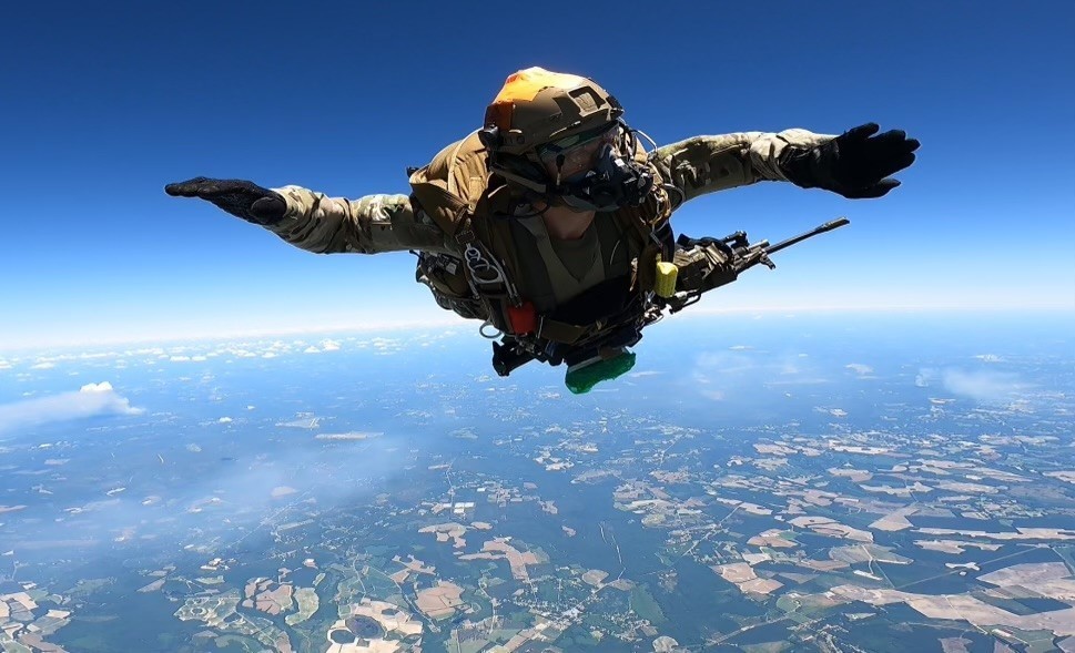 U.S. Army (@usarmy) on Twitter photo .<a href="/82ndABNDiv/">All American Division (inactive)</a>, joined by the 3rd and 10th Special Forces Groups, are in the final stages of testing the Family of Weapons Sights – Individual, for static line and military free fall airborne infiltration.
Get the full story here ➡️ army.mil/article/277855
📸 by Maj. Joshua Cook .<a href="/82ndABNDiv/">All American Division (inactive)</a>, joined by the 3rd and 10th Special Forces Groups, are in the final stages of testing the Family of Weapons Sights – Individual, for static line and military free fall airborne infiltration.
Get the full story here ➡️ army.mil/article/277855
📸 by Maj. Joshua Cook
