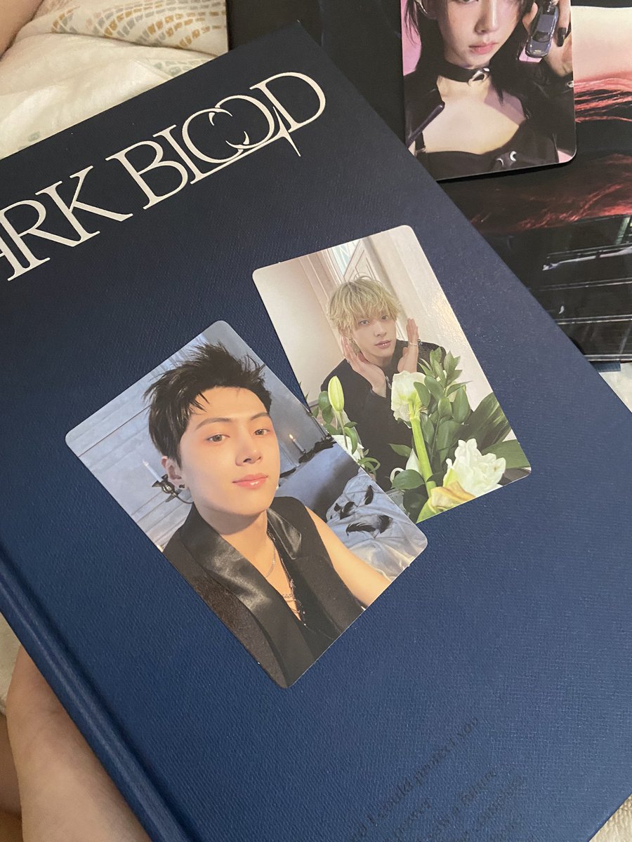jungwonlyi's tweet photo. sooo happy with my pulls! https://t.co/1vlgEk1dox