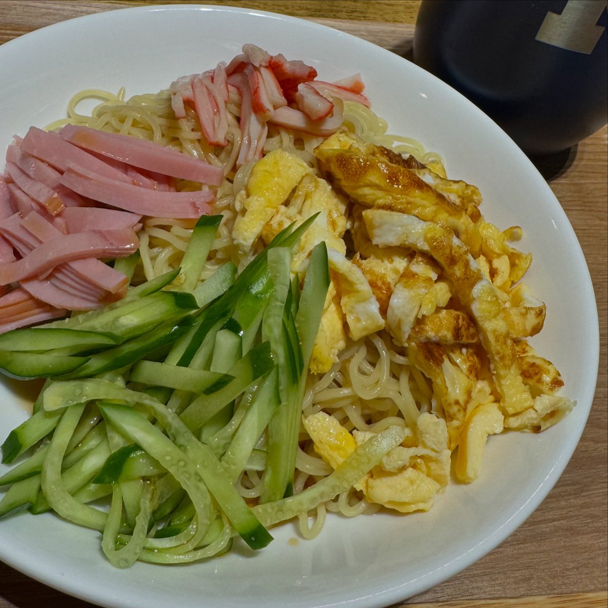 rio_yasu's tweet photo. 最近の1枚 📷

暑いと冷やし中華🍥最高
醤油とゴマだれは迷う😬

#とっただけ
#ごちそうさま
#冷やし中華 https://t.co/LP0Ahfegp7