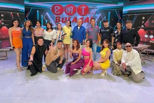 kevs3watermelon's tweet photo. Happy 45th Birthday Sa Nag-Iisang EATbulaga! EATs A Celebration For EveryJuan!
👩👨👧👦🎂🎉🎊🎈✨
Don't Miss EAT! 3😊🍉
#EATbulagaTV5 #LegitDabarkads #EB45 #PERAphy #AtashaMuhlach #MaineMendoza
BTW Today is #NationalFriendshipDay or sa atin #NationalDabarkadsDay 14344! https://t.co/NoOV6UoCb3