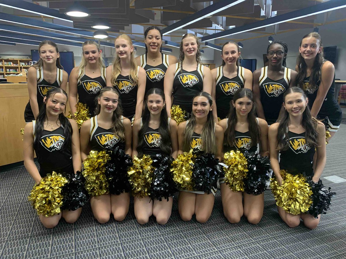 SaguaroSUSD's tweet image. Our staff was back in action today preparing for an awesome 24-25 school year! Thank you to our Sabercat cheer team for welcoming our staff back with spirit. We are ONE TEAM, ONE FAMILY 💛🖤 Scottsdale Unified School District #becausekids