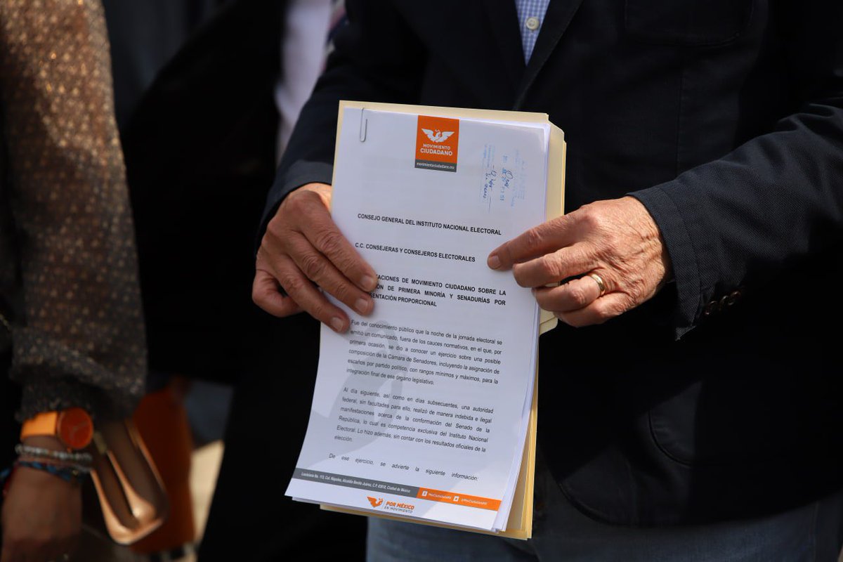 Todos los votos valen lo mismo y deben ser iguales ante la Ley, nada, ni los acuerdos de partidos pueden estar por encima de eso. 

Por eso, hoy entregamos nuestro planteamiento ante el <a href="/INEMexico/">@INEMexico</a>, para que se corrija la representación de los partidos en el Senado y tu voto