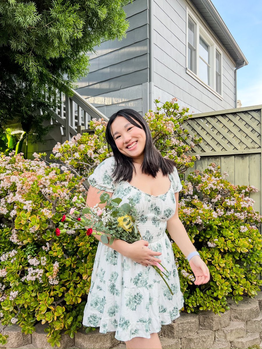 mxchellehu's tweet photo. HEY SHAWN TWT, 
LET ME REINTRODUCE MYSELF 🎀
- Hi, I am Michelle I’m 20 &amp; I’m SOCAL 
- i started being a fan in 2014, and I co-owned @/toolmendes on insta (rip shawn’s team took it down) 
- my favorite songs are roses, honest, and why. hardcore illuminate girl for life 💚 https://t.co/ZNj4vaiosD