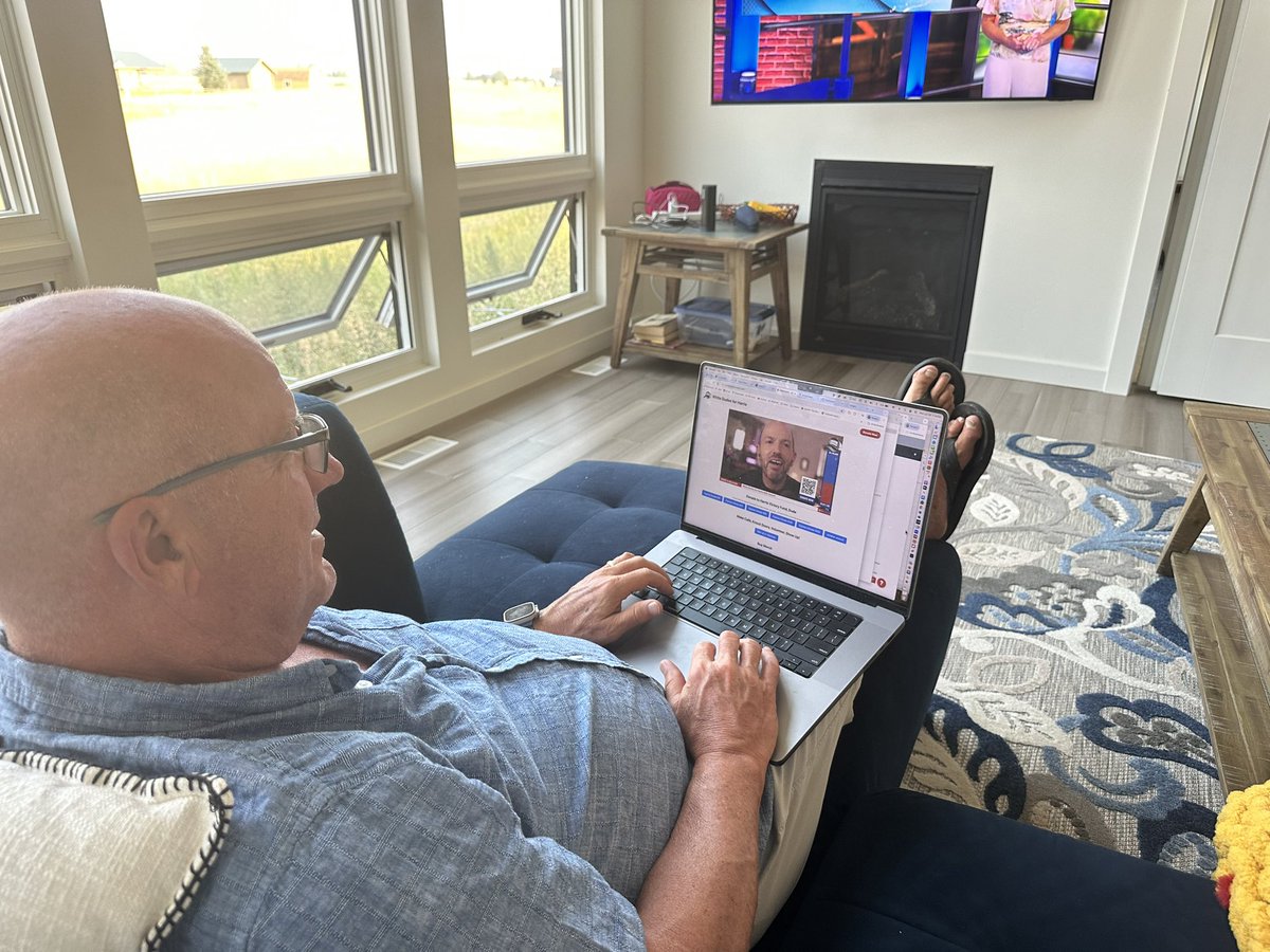 Spent the day inviting women to the National <a href="/women4KDH/">Women For Democracy</a> Organizing call.  Inspiring call…. But even more inspired to find <a href="/BillHollimon/">Bill Hollimon</a> on the White Dudes for <a href="/KamalaHarris/">Kamala Harris</a> call happening simultaneously.