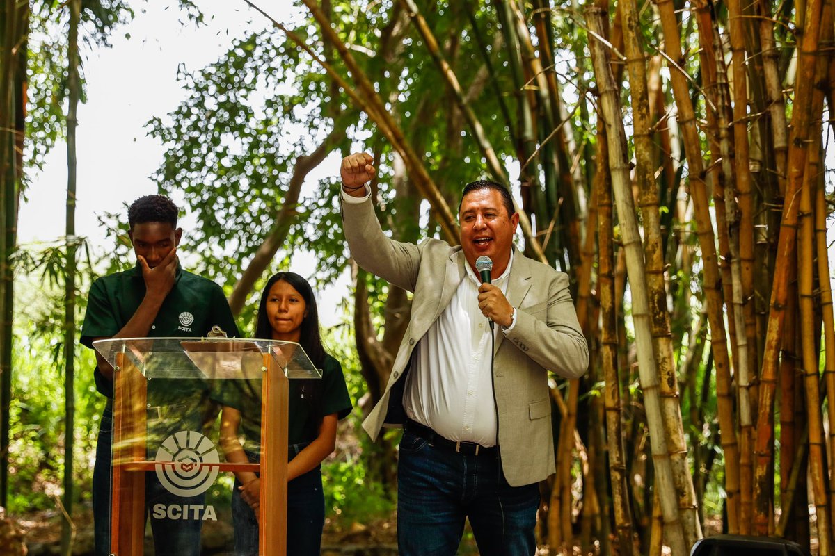 JuanCoello_HN's tweet photo. Hace 3 años inició el funcionamiento de @scitahonduras con todos los factores en contra, pero con la determinación de la Pdta. @XiomaraCastroZ y del Ministro @SpondaDaniel hoy 104 profesionales formados con una educación de alta calidad salen a realizar su práctica profesional. https://t.co/6t7A9TqbPb