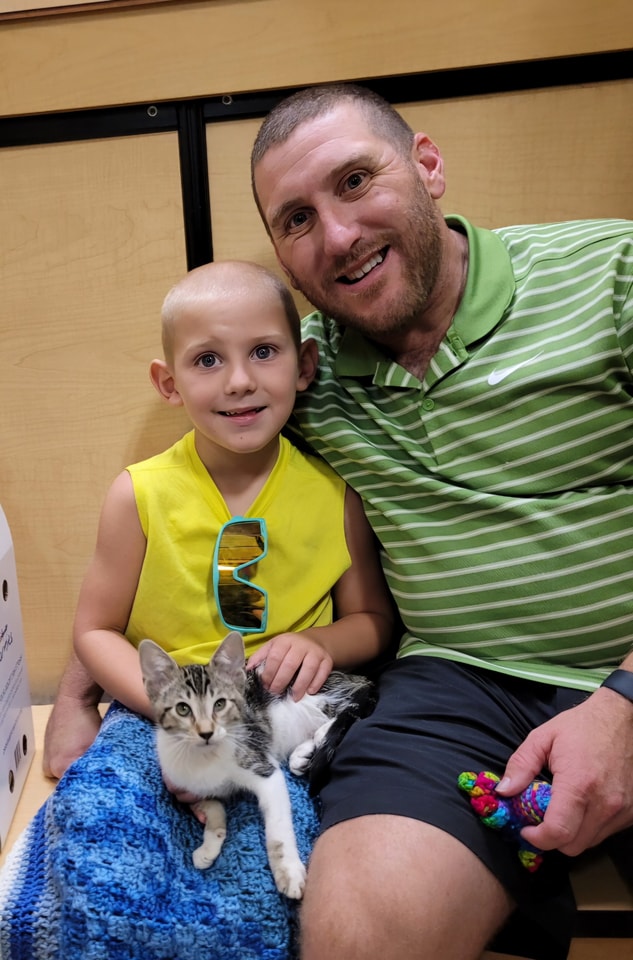 IBRescue's tweet photo. 😍Adopted!!😍
Yesterday they adopted Dash, and today came in for Flash. This is one happy little young man.
#gotchaday #fureverhome #kittens #petsmartcharities #twoisbetterthanone #mondaymeows https://t.co/0HfyezFXDW