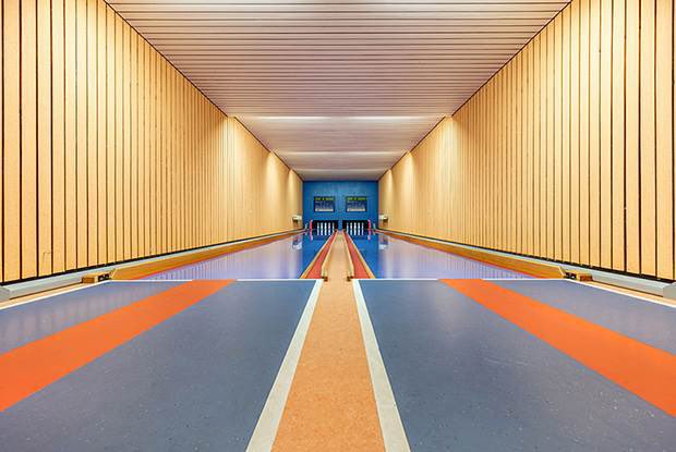 luusssso's tweet photo. Apparently Germany has a thing for highly aesthetic bowling alleys https://t.co/f5YYBpUBkD