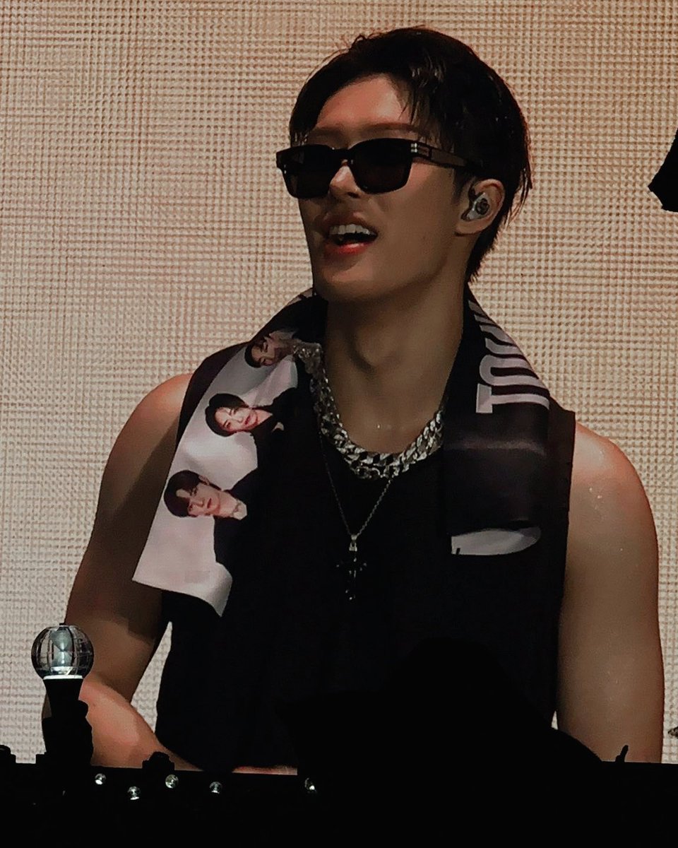 mglooks's tweet photo. he's hot https://t.co/nTWefTLpmP