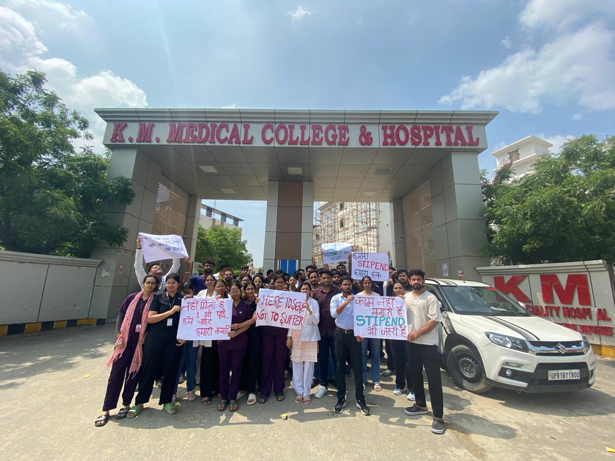 Indian__doctor's tweet photo. Interns of Krishna mohan medical college ,#Mathura on Strike !!

According to interns ..
★Work has been done continuously for last 4 months but still no stipend 

★Threat for asking for stipend

Need immediate Actions ..
#MedTwitter @myogiadityanath @BJP4UP @samajwadiparty https://t.co/7QrKULtIaq