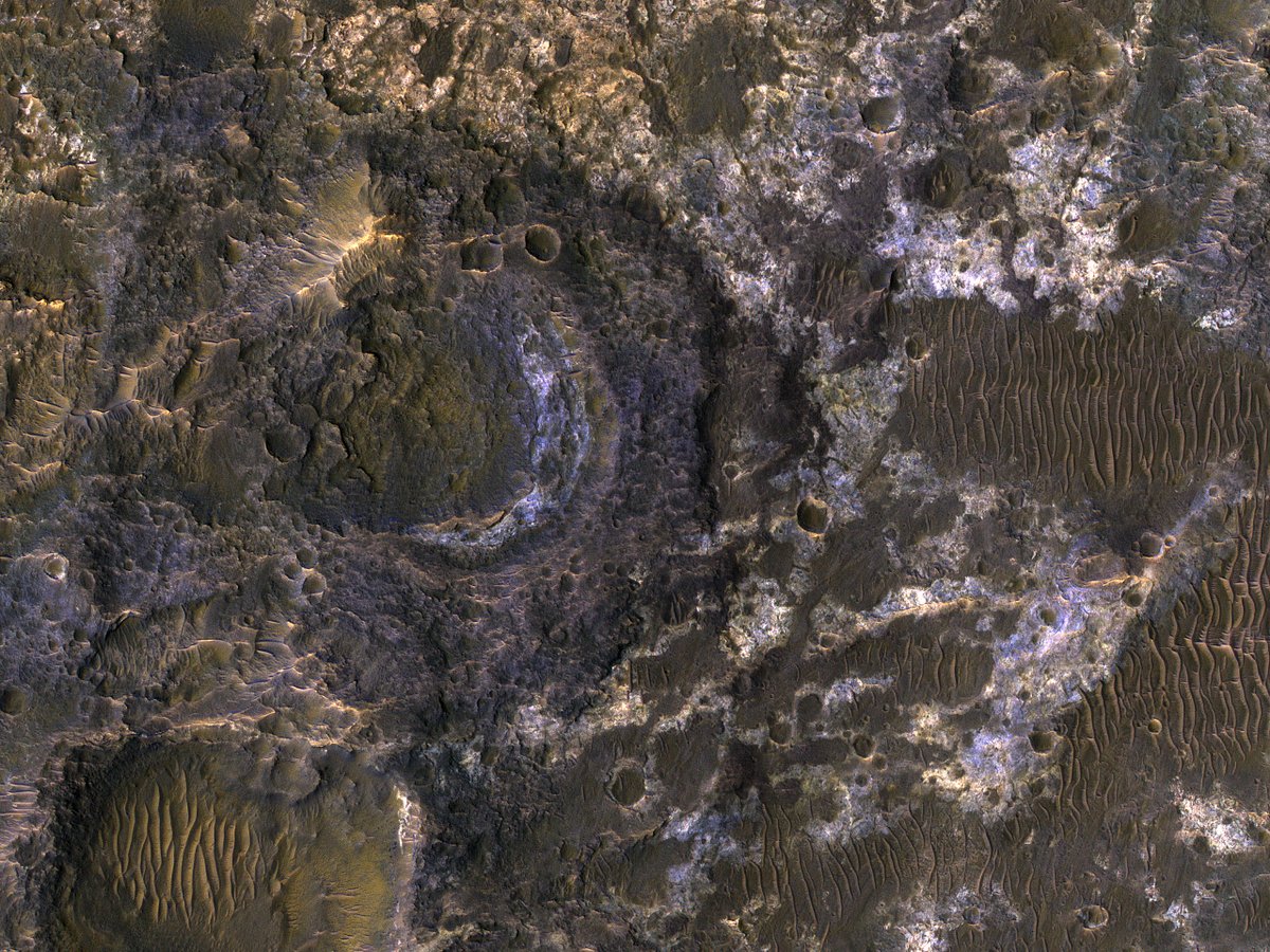 HiRISECatalan's tweet photo. Argiles de la conca de Ladon

La conca de Ladon era una gran estructura d'impacte que es va omplir amb sediments de Ladon Valles, un gran riu antic de Mart.

https://t.co/gml8238pw9
NASA/JPL-Caltech/UArizona
#Mart #NASA #Catalan #Català #ciència https://t.co/4qpTh49I5J