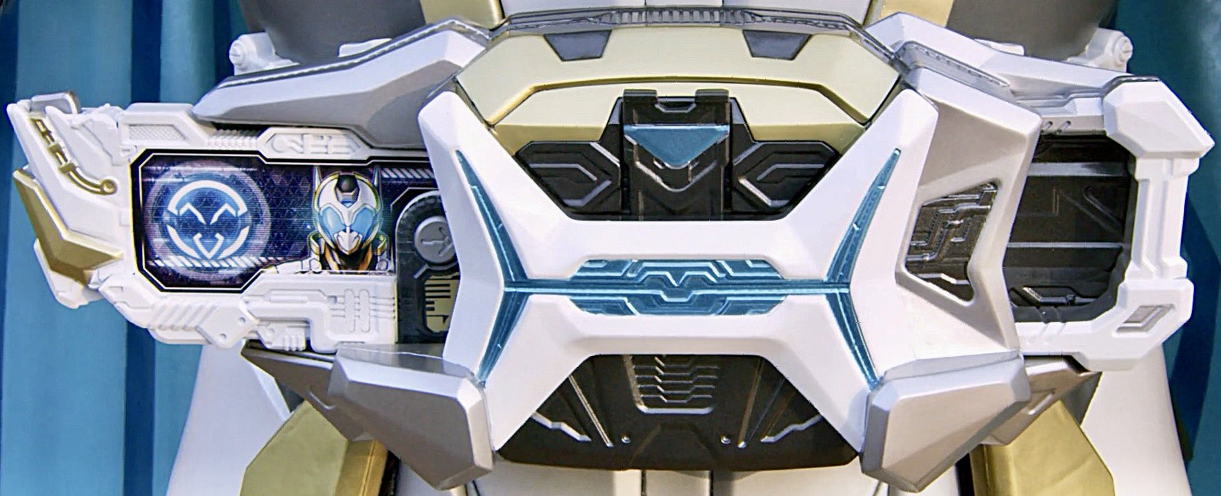 仮面ライダーゼイン ゼインドライバー 仮面ライダーアウトサイダーズ』より、仮面ライダーゼインの変身