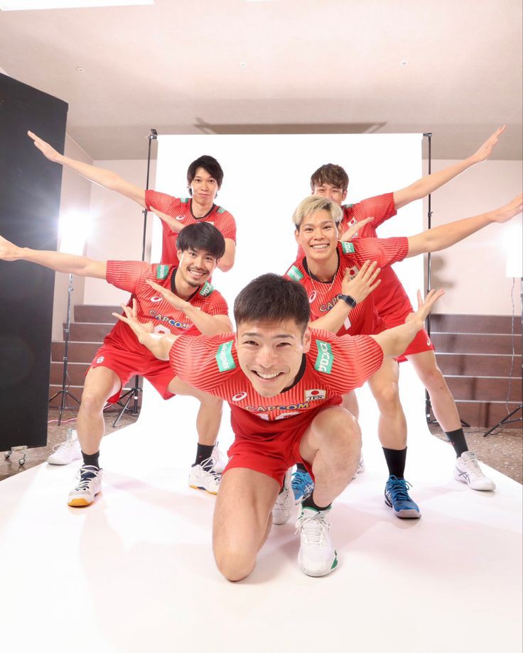_nfiantaque's tweet photo. Crawling out of my cave to support my favorite volleyball titos. 

IT'S GAME DAY!! Letcs go, Japan!! 🔥🏐🇯🇵 https://t.co/wgXv4d5DAk