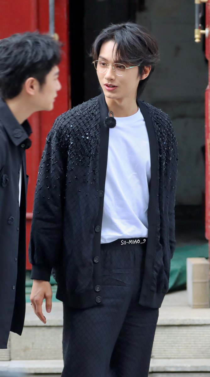 unwhitewashed jun in specs omg he looks ethereal!!! 😩