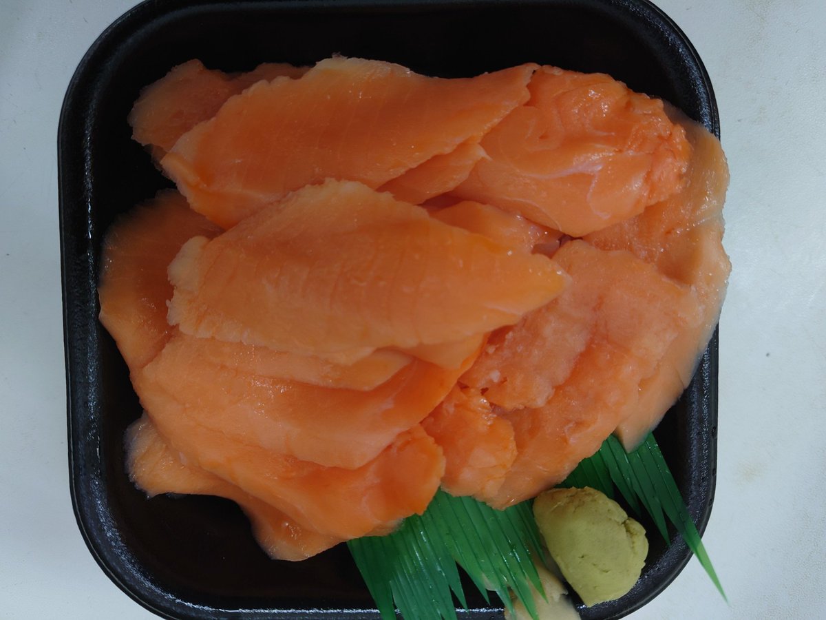 donmaruhamakaze's tweet photo. 今日の日替わり丼画像です。（画像はネタ盛りです。）通常のサーモンと同じ量を入れてます。食べ応え抜群です。 https://t.co/StFoDmhcCt