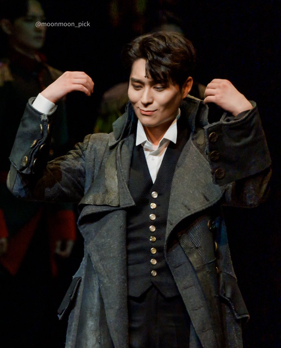 프랑켄슈타인 커튼콜

빅터 #전동석 배우님

동빅의 온도차