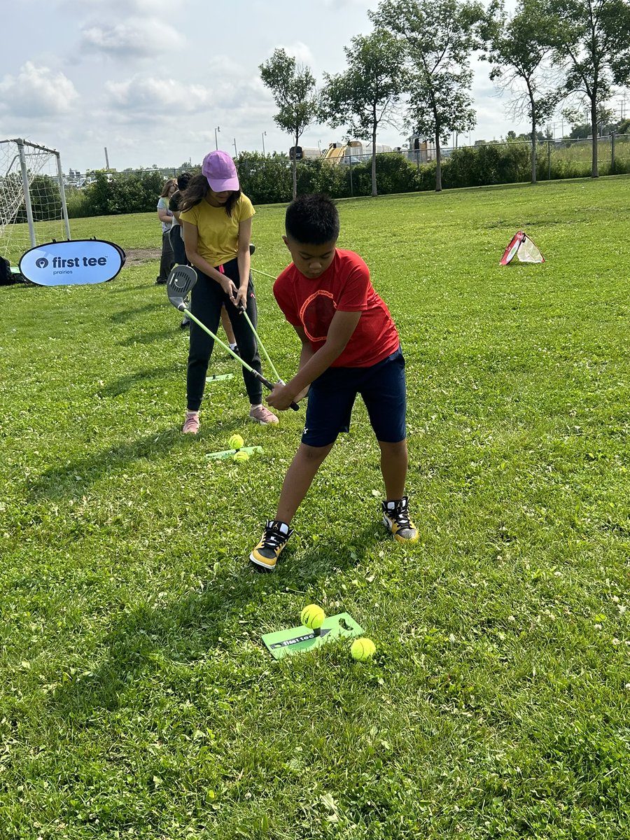 RachelMachnicki's tweet image. Learning new sports and activities are always fun! ⛳️
#ASPIRELRSD @frontenacLRSD @archwoodLRSD
@vanierLRSD 
@marionLRSD @louis_riel_sd @golf_manitoba