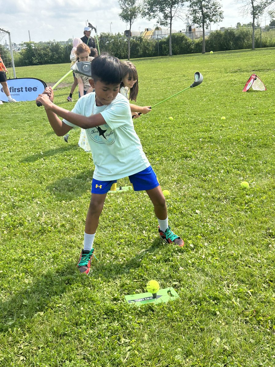RachelMachnicki's tweet image. Learning new sports and activities are always fun! ⛳️
#ASPIRELRSD @frontenacLRSD @archwoodLRSD
@vanierLRSD 
@marionLRSD @louis_riel_sd @golf_manitoba