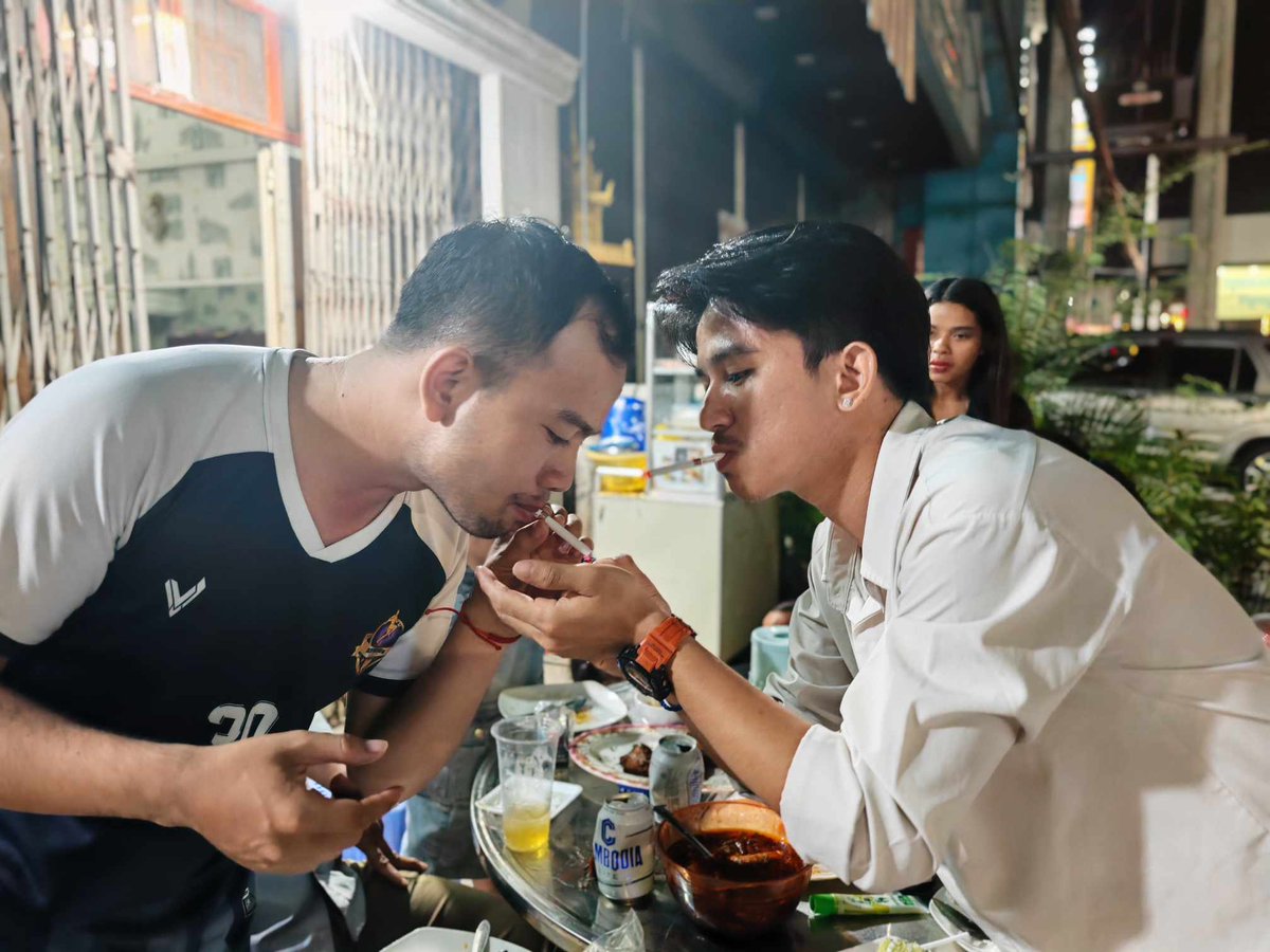 HERO82886880's tweet photo. 抽烟 https://t.co/5Emr3SZKAh