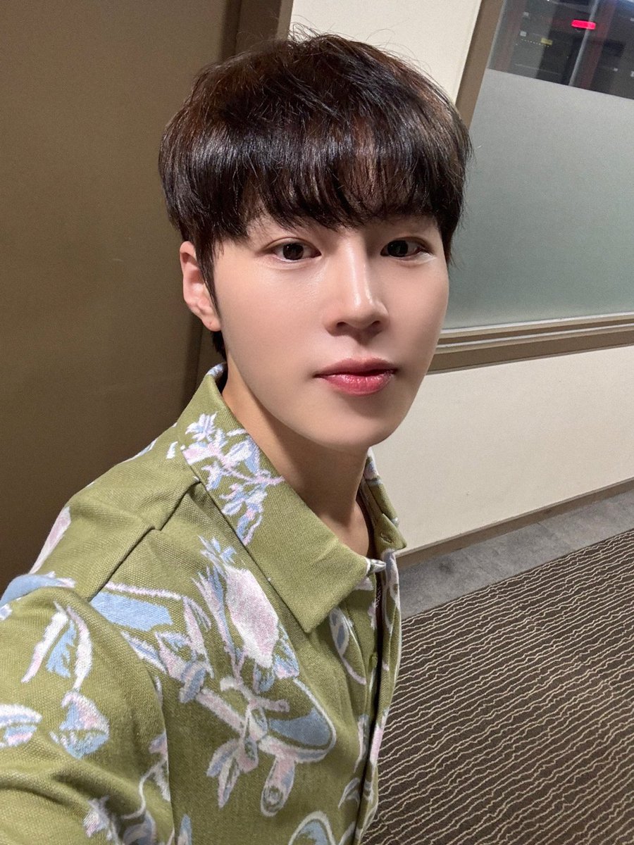 [#하성운] ⏰  

잠시 후 8시! SBS 파워FM <권은비의 영스트리트>에 하성운이 출연합니다📻 
선톡을 할 시간이에요! 본방사수할 하늘들은 고개를 들어주세요( • ᴗ - ) ✧ 

#HASUNGWOON #권은비의영스트리트