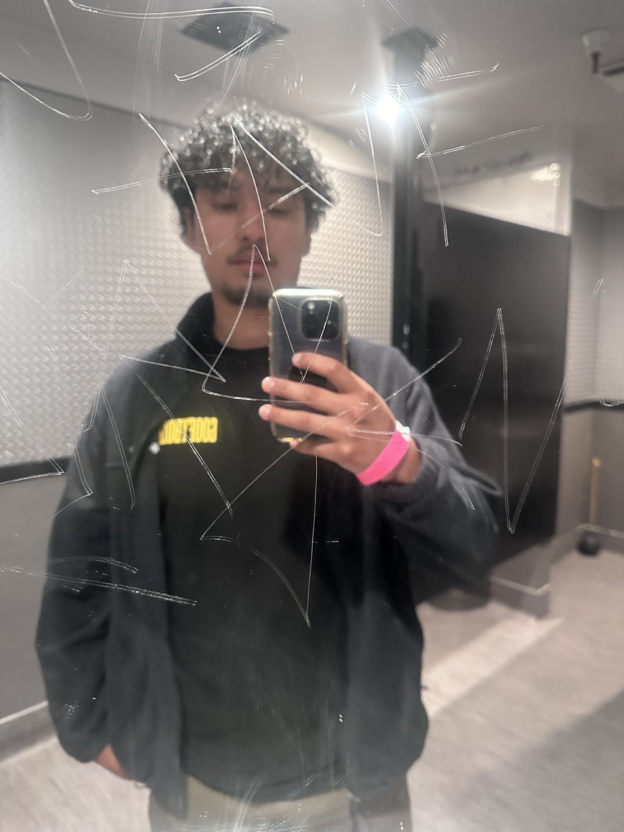 🤨