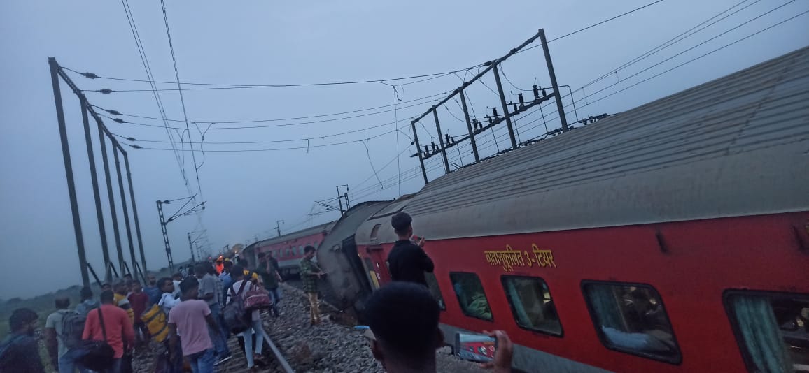 premdatta3's tweet photo. Again #TrainAccident??
😭
#TrainAccident https://t.co/TWTj5J3hkH