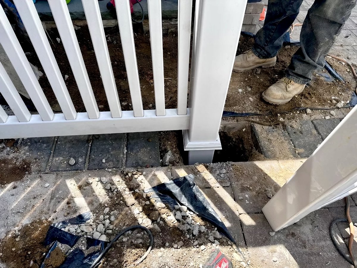 jlconstructio's tweet image. Enjoy durable, elegant fences that enhance your outdoor space. Price match plus an extra 5% off!

📲 +1 (516) 343-0774.

#WhitePVCFence #InstallationProcess #JLConstruction #TransformYourSpace #BestDeal