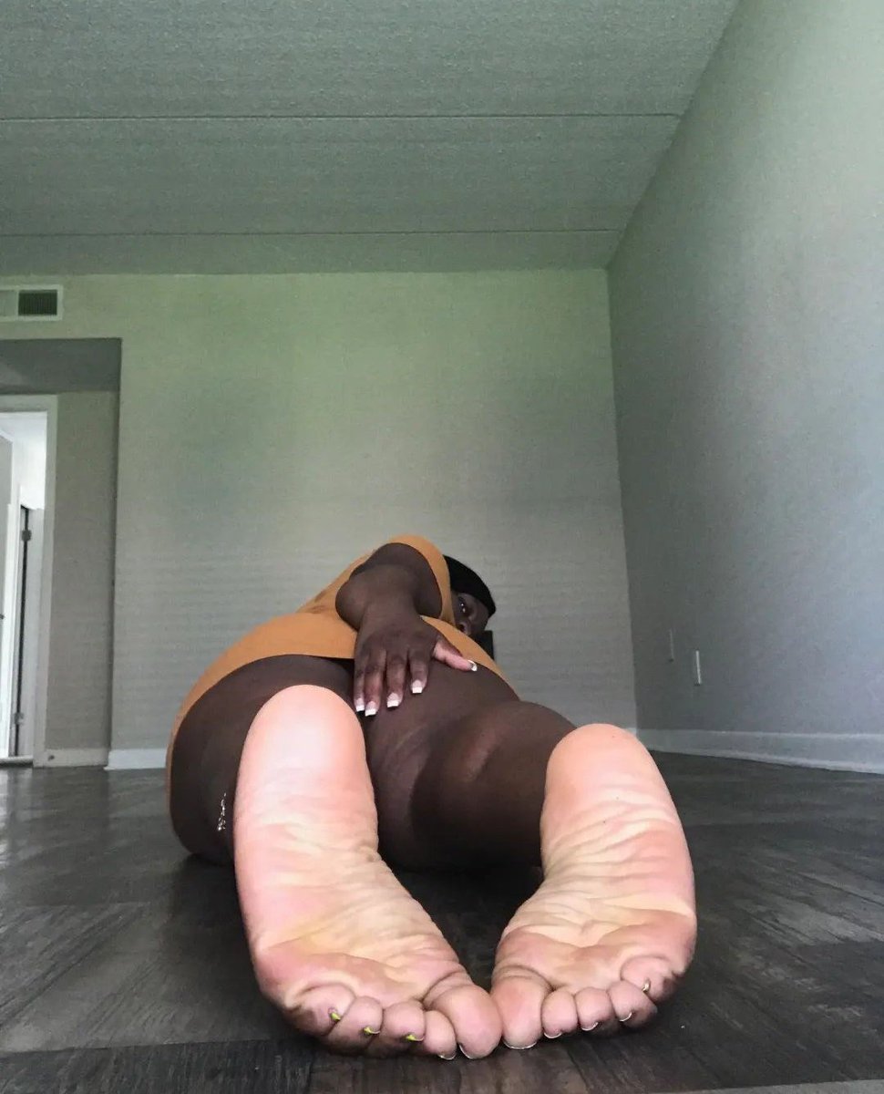 JG3rls's tweet photo. Big wide 😍👣 

#Feet #FeetPicture #feetworshi̇p #feetlove #Soles4Souls #Solesbot #soles https://t.co/v5bf6ZyReq