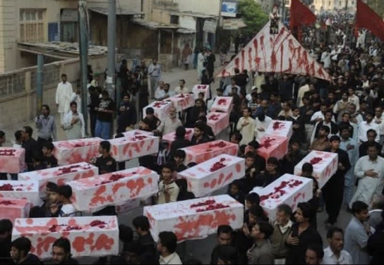 #Parachinar is under siege,it’s terrible there &amp; how hypocrites our people are.. Speak for your own country before speaking for #Palestine 
How long will these extremist continue to play with ppl's lives and govt will continue to watch the bloodthirsty spectacle #ParachinarBleeds