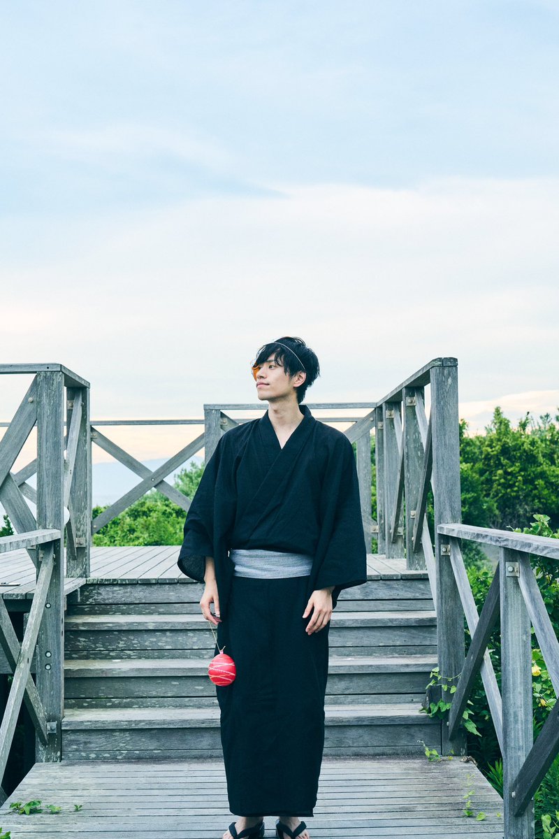 誕生日というのは、
その人にとっては年に一度の特別な日だから、誕生日くらいは良い一日であるべきだと思うのです。

だから僕はなるべくお祝いしたい。
その人に嬉しい事を増やしたい。
喜んでくれる事でこっちも幸せな気持ちになれるから。

32歳になりました。
皆さん、祝ってください。